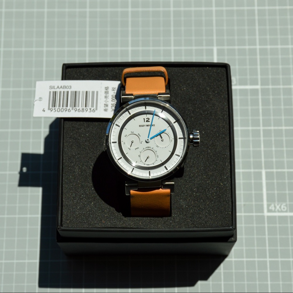 ISSEY MIYAKE Women's SILAAB03 W mini Analog Display Quartz Brown Watch